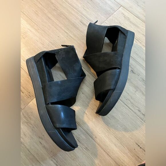 Eileen Fisher quality black soft leather cross strap zip in back women’s shoes!9 - Picture 3 of 10